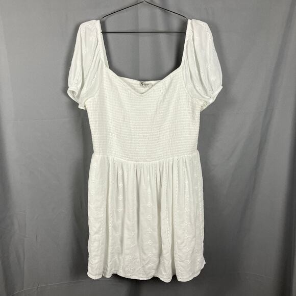 American Eagle Outfitters Dresses & Skirts - American Eagle Dress Size XL White Embroidered Eyelet Smocked Puff Cottagecore